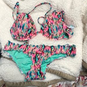 cute never worn swimsuit top 34b bottoms are an xs